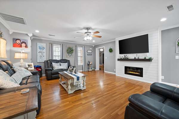 20 Acres of Recreational Land with Home for Sale in Ashland City, Tennessee