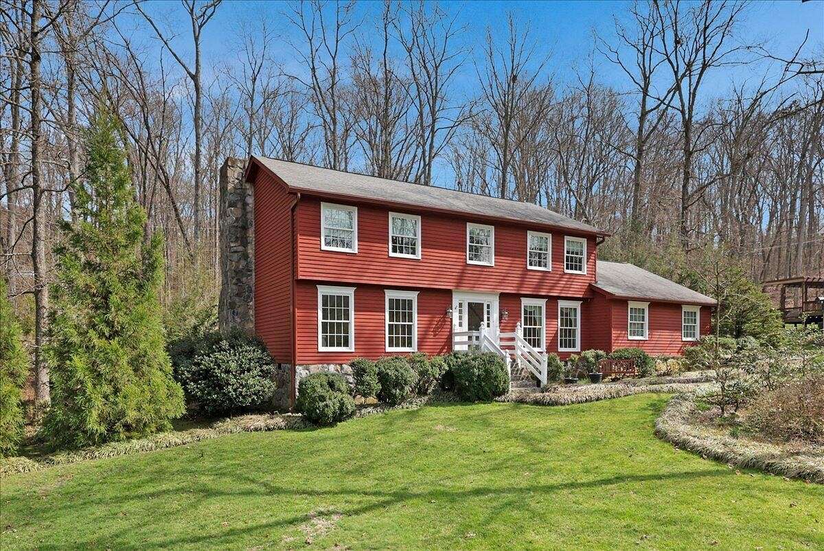 1.85 Acres of Land with Home for Sale in Signal Mountain, Tennessee