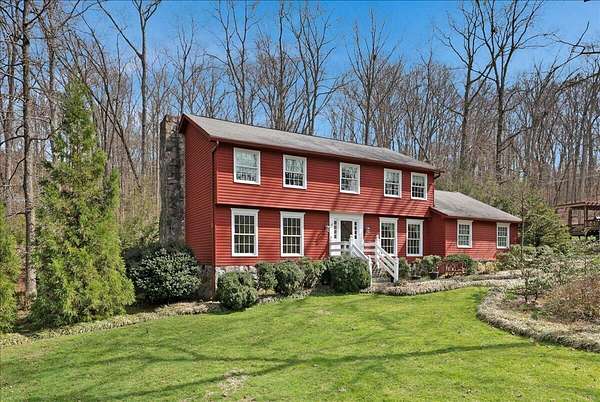 1.85 Acres of Land with Home for Sale in Signal Mountain, Tennessee