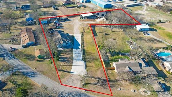2 Acres of Land with Home for Sale in Van Alstyne, Texas