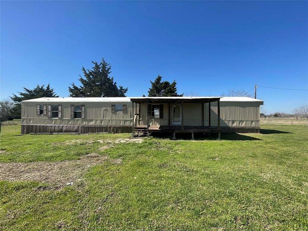 3 Acres of Land with Home for Lease in Purdon, Texas