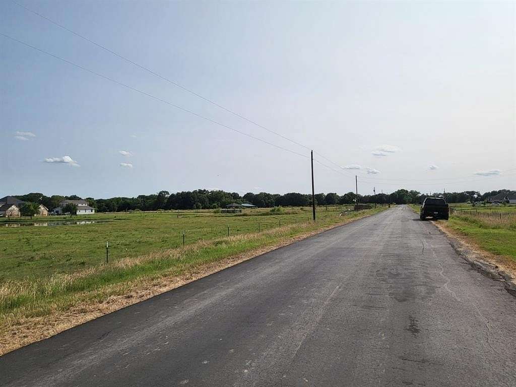 4 Acres of Residential Land for Sale in Corsicana, Texas