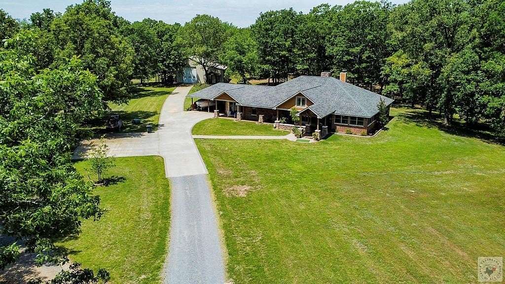 17.8 Acres of Land with Home for Sale in Hooks, Texas