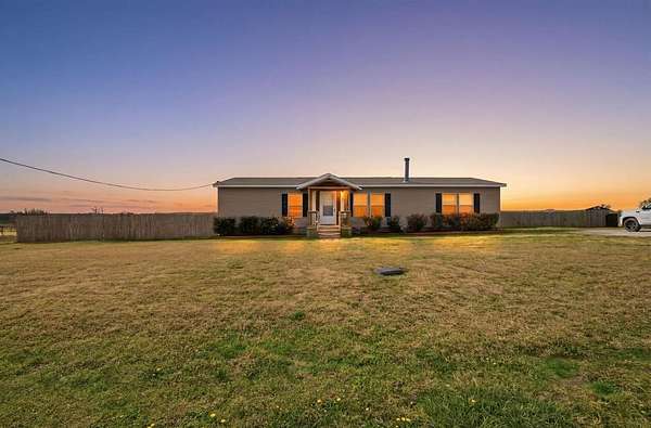 3.23 Acres of Land with Home for Sale in Whitesboro, Texas