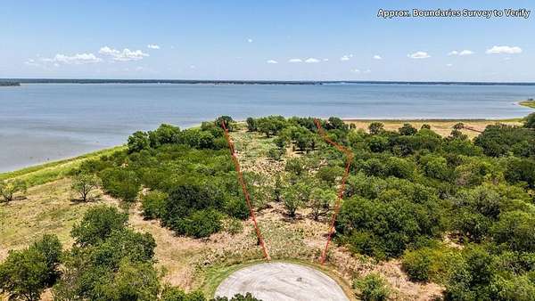 2.8 Acres of Residential Land for Sale in Kemp, Texas