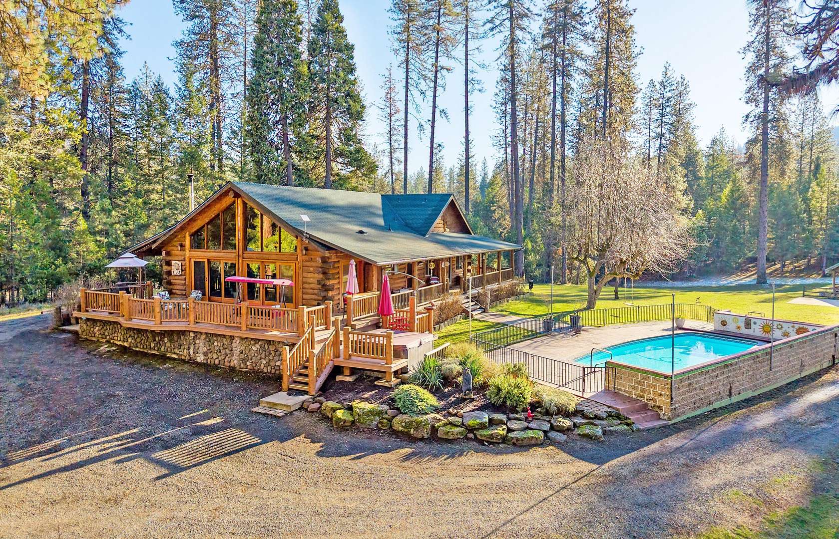 19.3 Acres of Land with Home for Sale in White City, Oregon