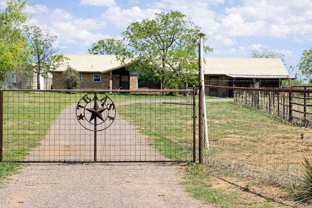 6 Acres of Improved Mixed-Use Land for Sale in Gardendale, Texas