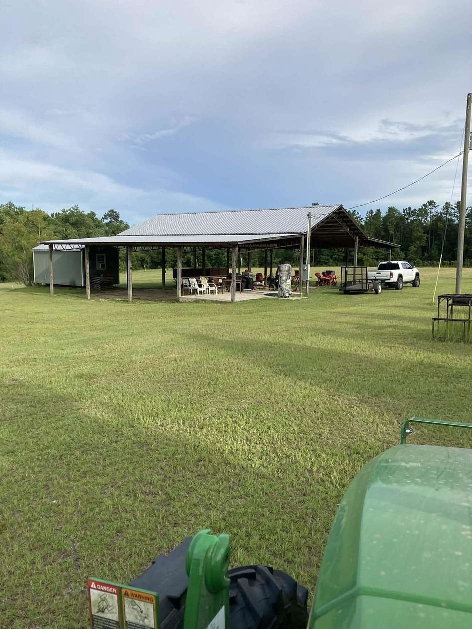 15.2 Acres of Recreational & Residential Land for Sale in Quincy, Florida