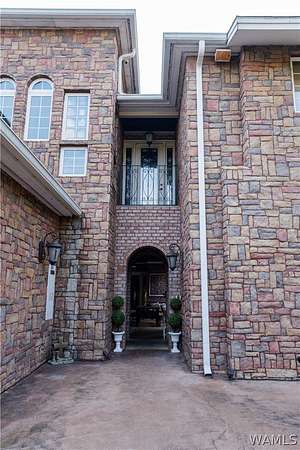 15.7 Acres of Land with Home for Sale in Linden, Alabama