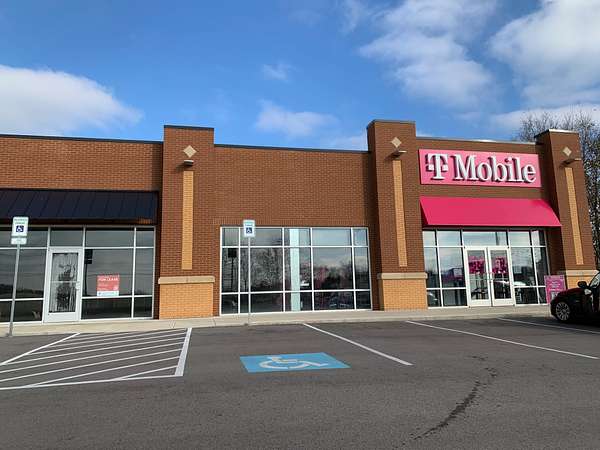 2.1 Acres of Improved Commercial Land for Lease in Oak Grove, Kentucky