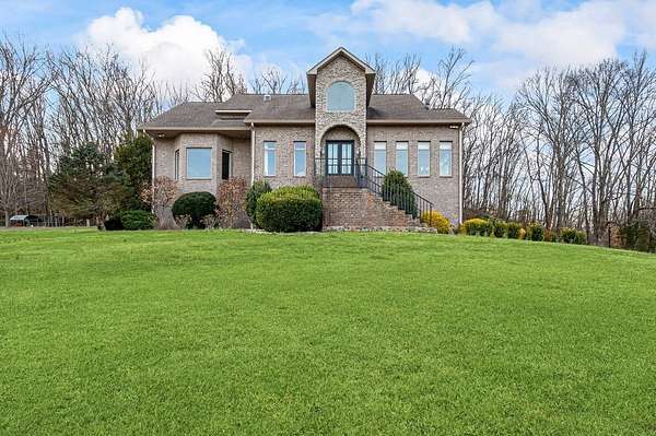 15 Acres of Land with Home for Sale in Nashville, Tennessee