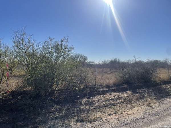 Residential Land for Sale in Jourdanton, Texas