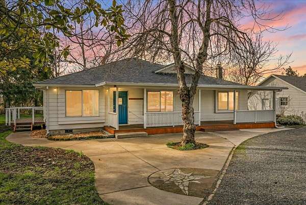 7.75 Acres of Land with Home for Sale in Phoenix, Oregon