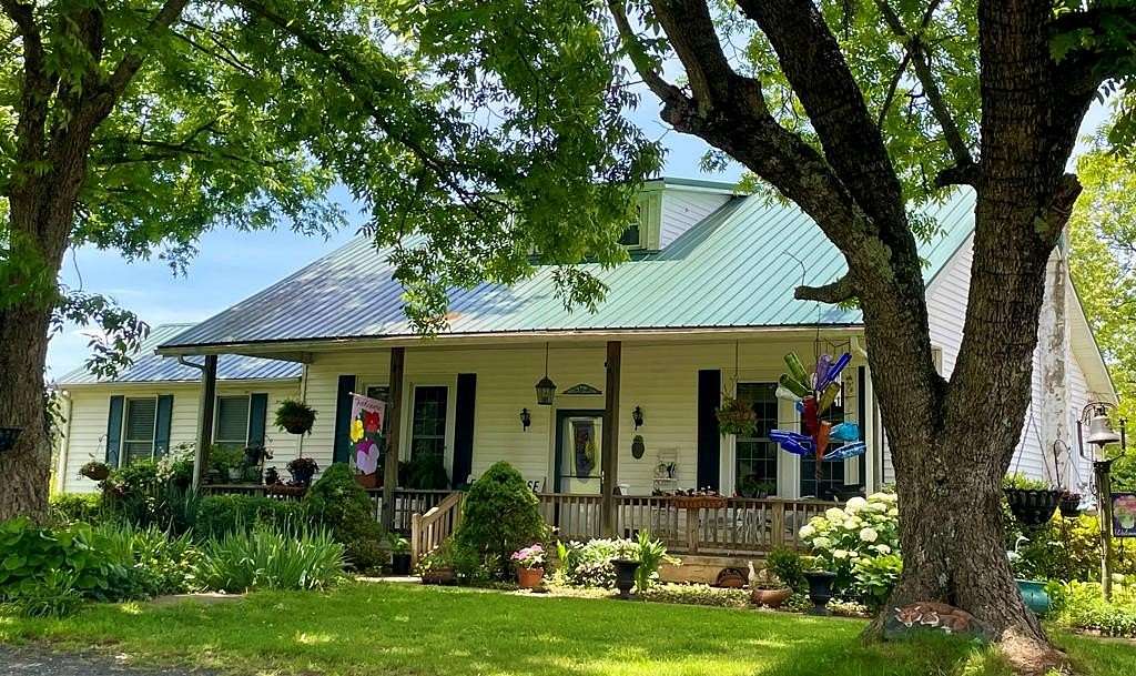 28.3 Acres of Land with Home for Sale in Appomattox, Virginia