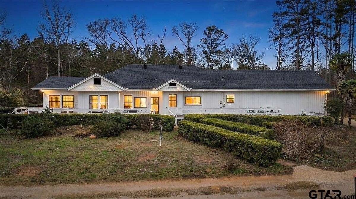 10 Acres of Land with Home for Sale in Whitehouse, Texas