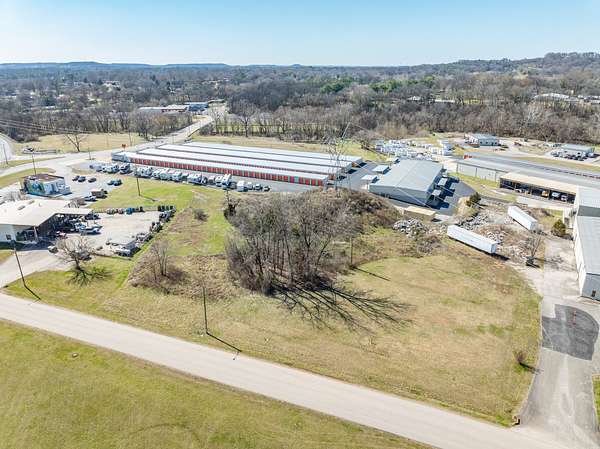 1.33 Acres of Commercial Land for Sale in Columbia, Tennessee