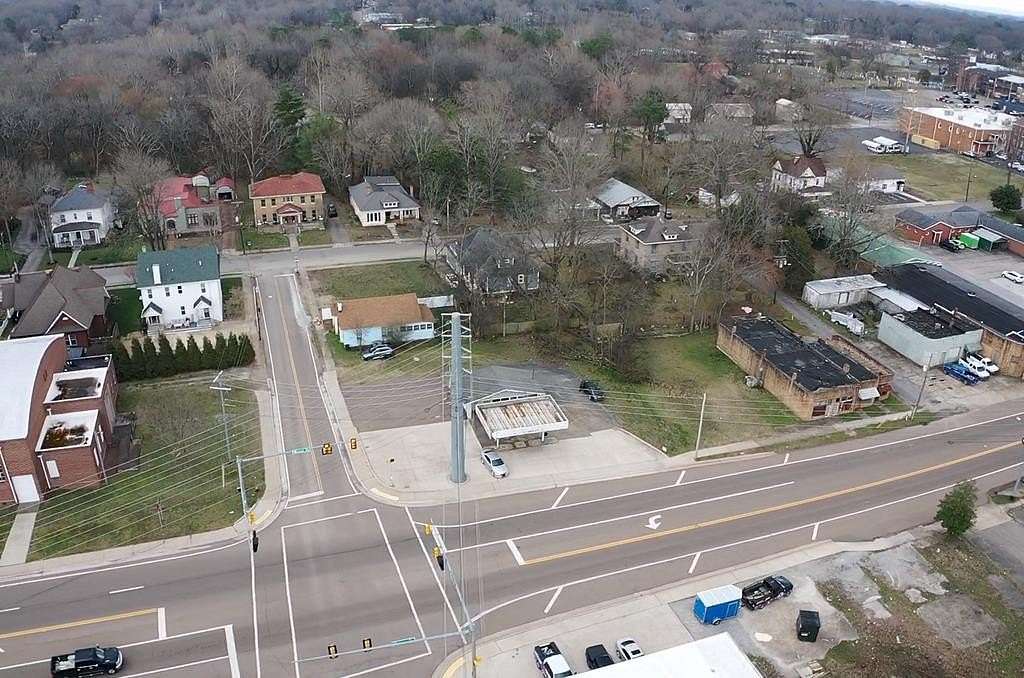 0.28 Acres of Commercial Land for Sale in Paris, Tennessee