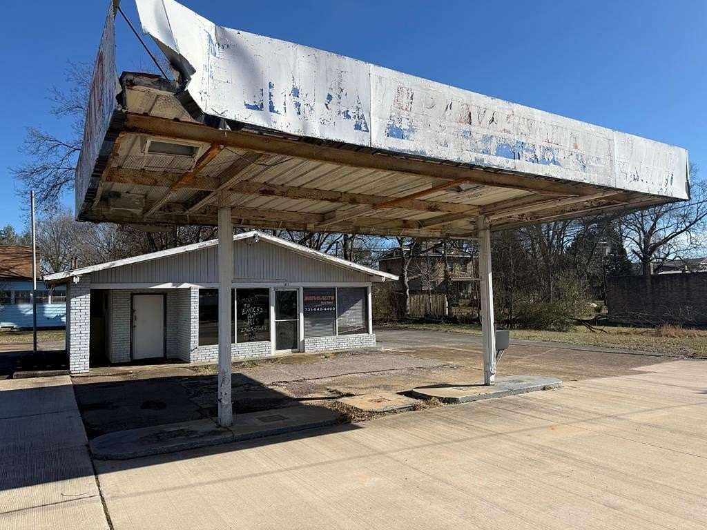 0.28 Acres of Commercial Land for Sale in Paris, Tennessee