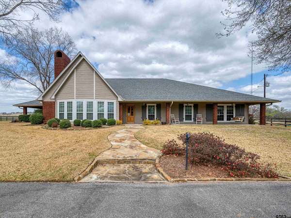 8 Acres of Land with Home for Sale in Frankston, Texas