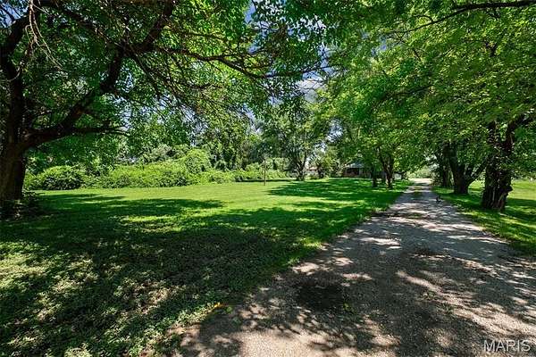 1.62 Acres of Improved Mixed-Use Land for Sale in Florissant, Missouri