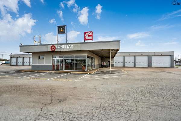 3.89 Acres of Improved Commercial Land for Sale in Wichita Falls, Texas