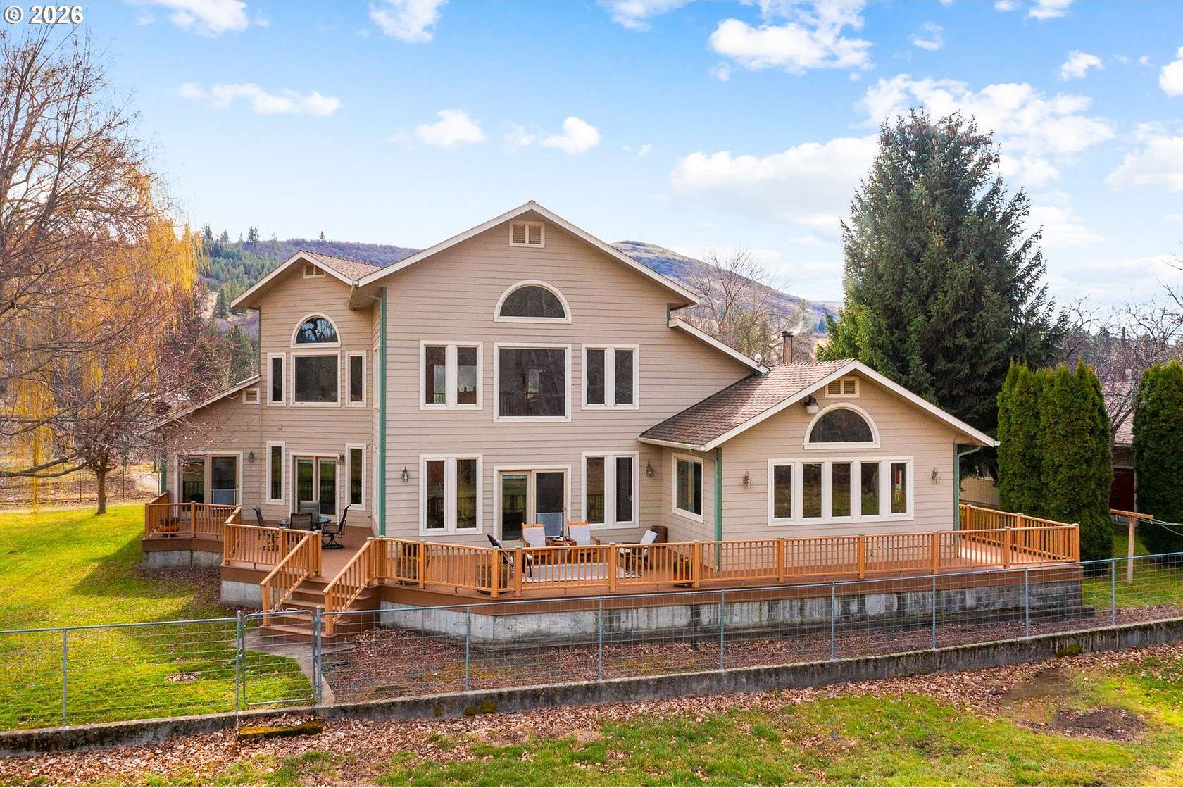 18 Acres of Land with Home for Sale in Adams, Oregon
