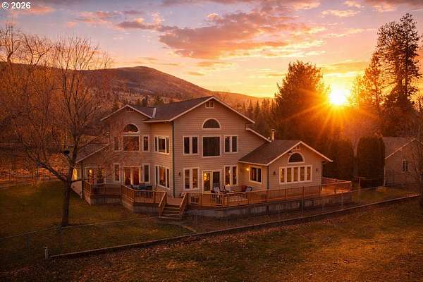 18 Acres of Land with Home for Sale in Adams, Oregon