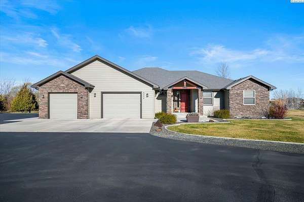 2.5 Acres of Land with Home for Sale in West Richland, Washington