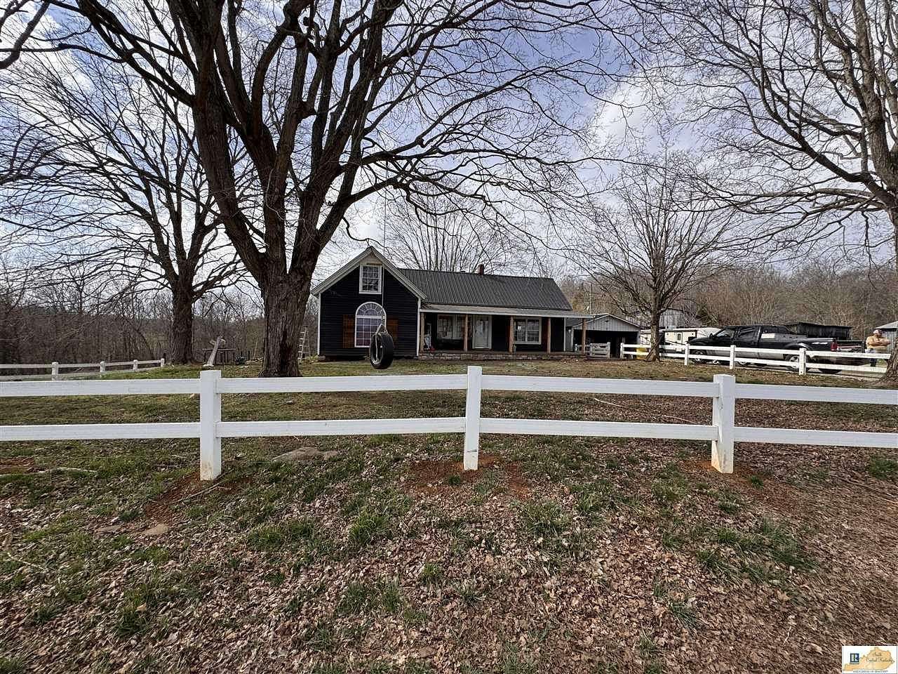 10 Acres of Land with Home for Sale in Edmonton, Kentucky