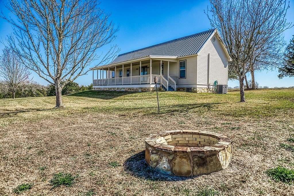 28.5 Acres of Agricultural Land with Home for Sale in Fayetteville, Texas