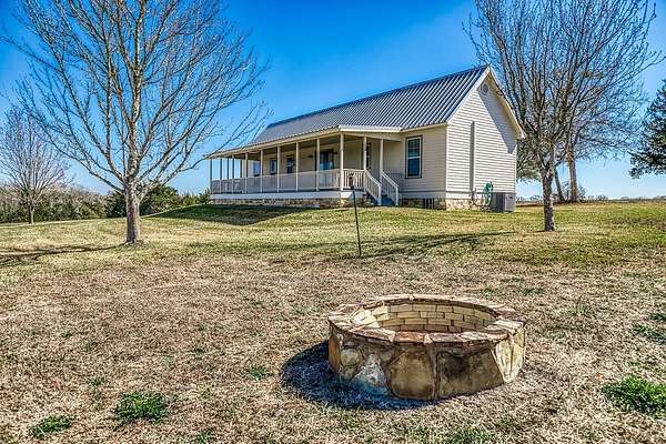 28.5 Acres of Agricultural Land with Home for Sale in Fayetteville, Texas