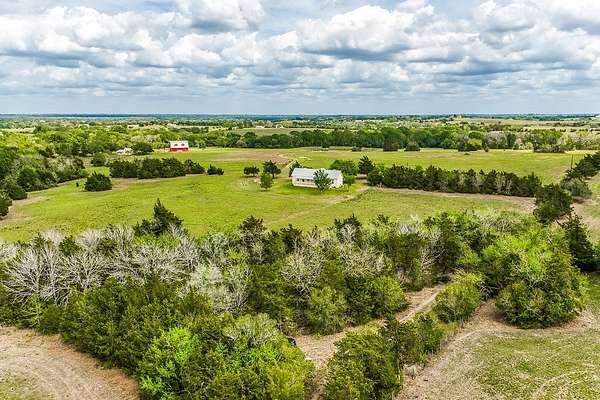 28.5 Acres of Agricultural Land with Home for Sale in Fayetteville, Texas
