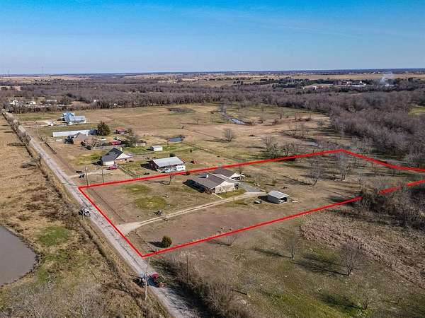 3.25 Acres of Land with Home for Sale in Kemp, Texas