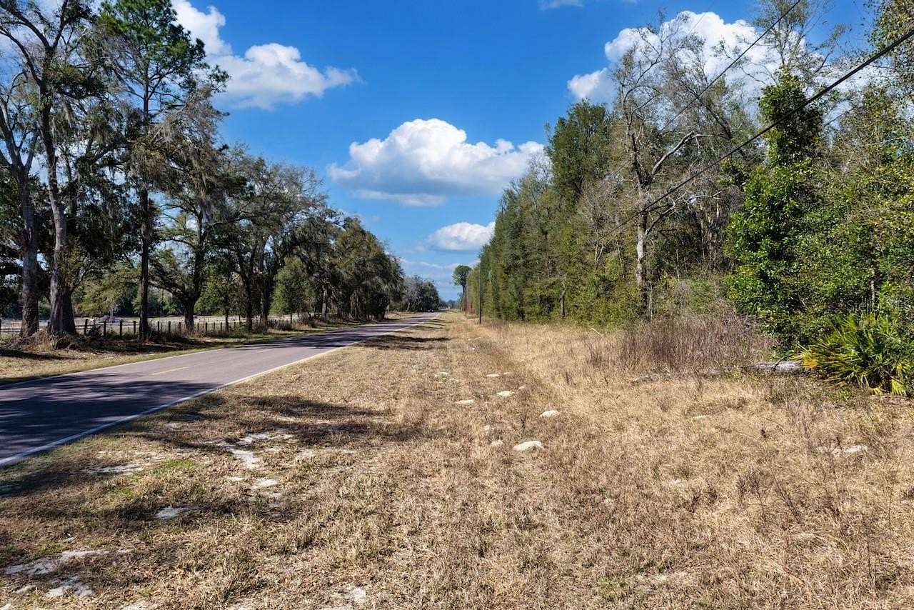 28 Acres of Recreational & Residential Land for Sale in Trenton, Florida