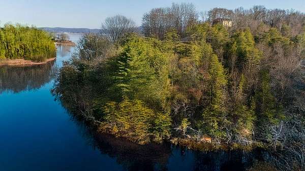 1 Acre of Residential Land for Sale in Dandridge, Tennessee