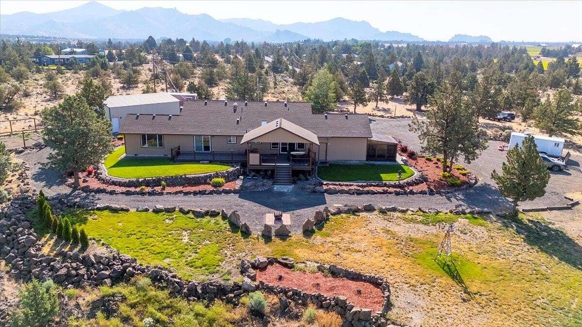 4.88 Acres of Land with Home for Sale in Terrebonne, Oregon