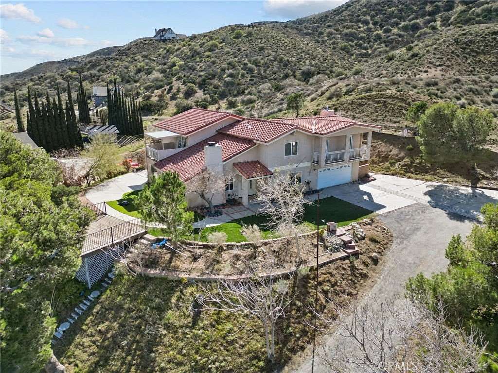 2.52 Acres of Land with Home for Lease in Palmdale, California