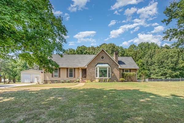 5.17 Acres of Land with Home for Sale in Springfield, Tennessee