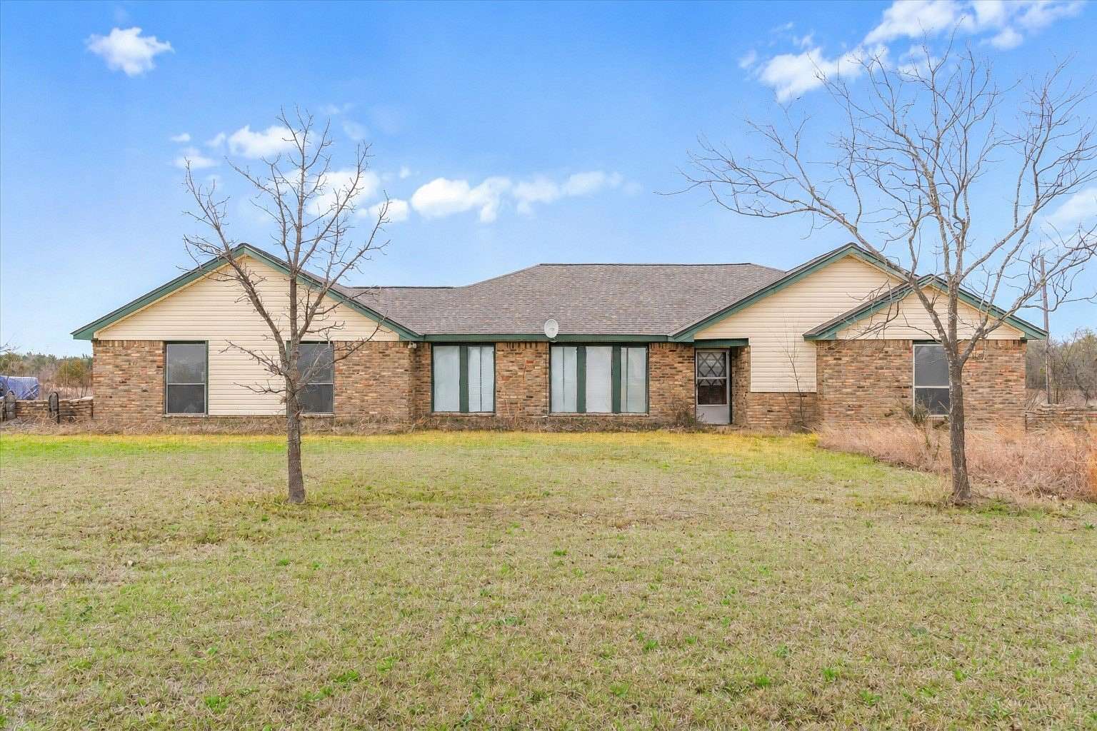 13 Acres of Land with Home for Sale in Mabank, Texas