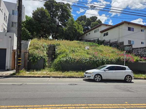 0.15 Acres of Residential Land for Sale in Oakland, California