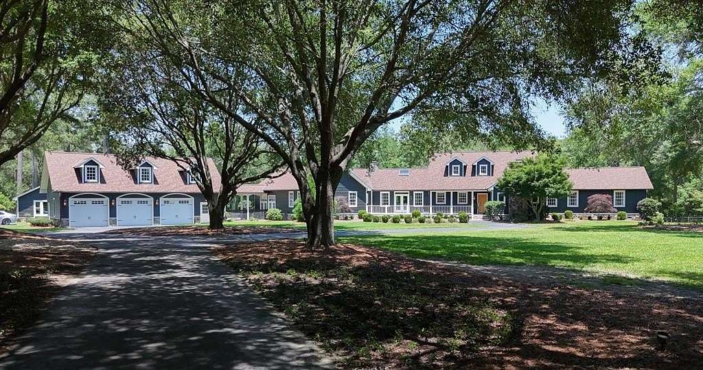 10.8 Acres of Land with Home for Sale in Thomasville, Georgia