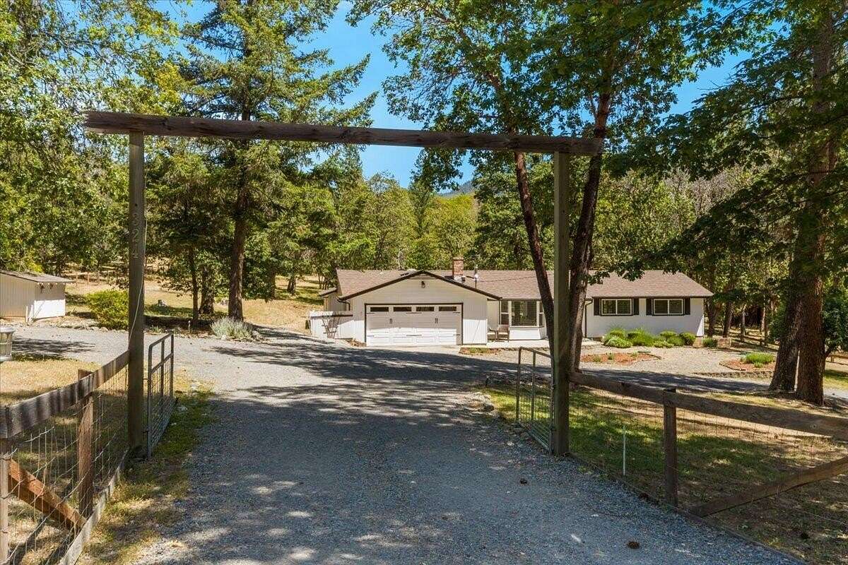 2.5 Acres of Land with Home for Sale in Jacksonville, Oregon
