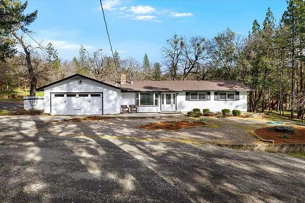 2.5 Acres of Land with Home for Sale in Jacksonville, Oregon