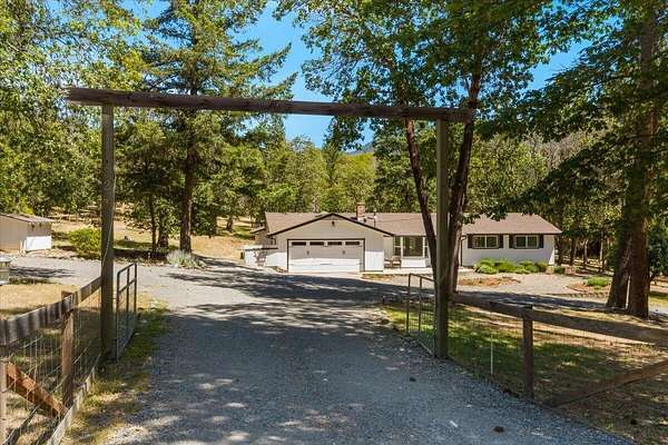 2.5 Acres of Land with Home for Sale in Jacksonville, Oregon