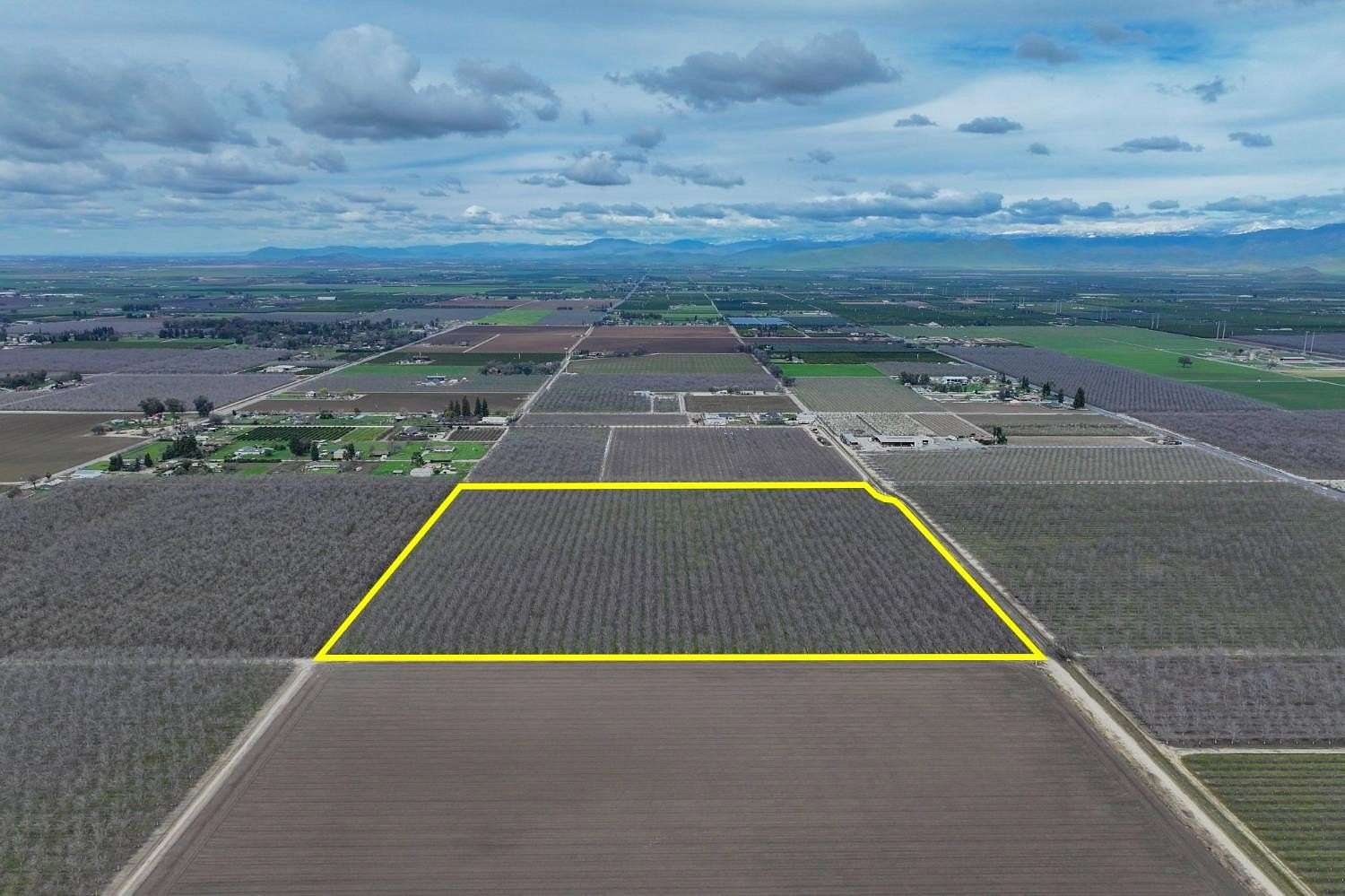 40 Acres of Land for Sale in Visalia, California