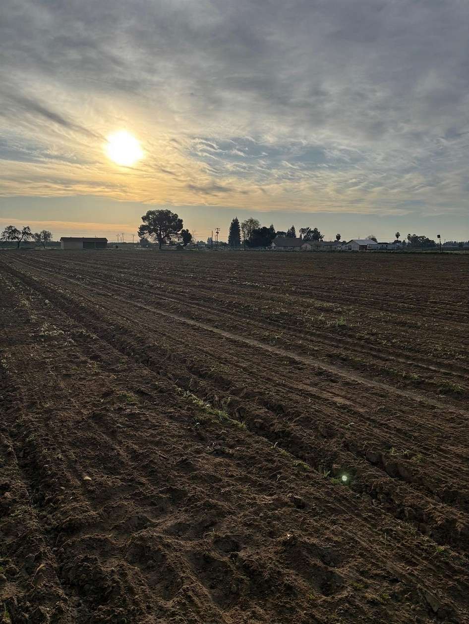 9.76 Acres of Land for Sale in Selma, California