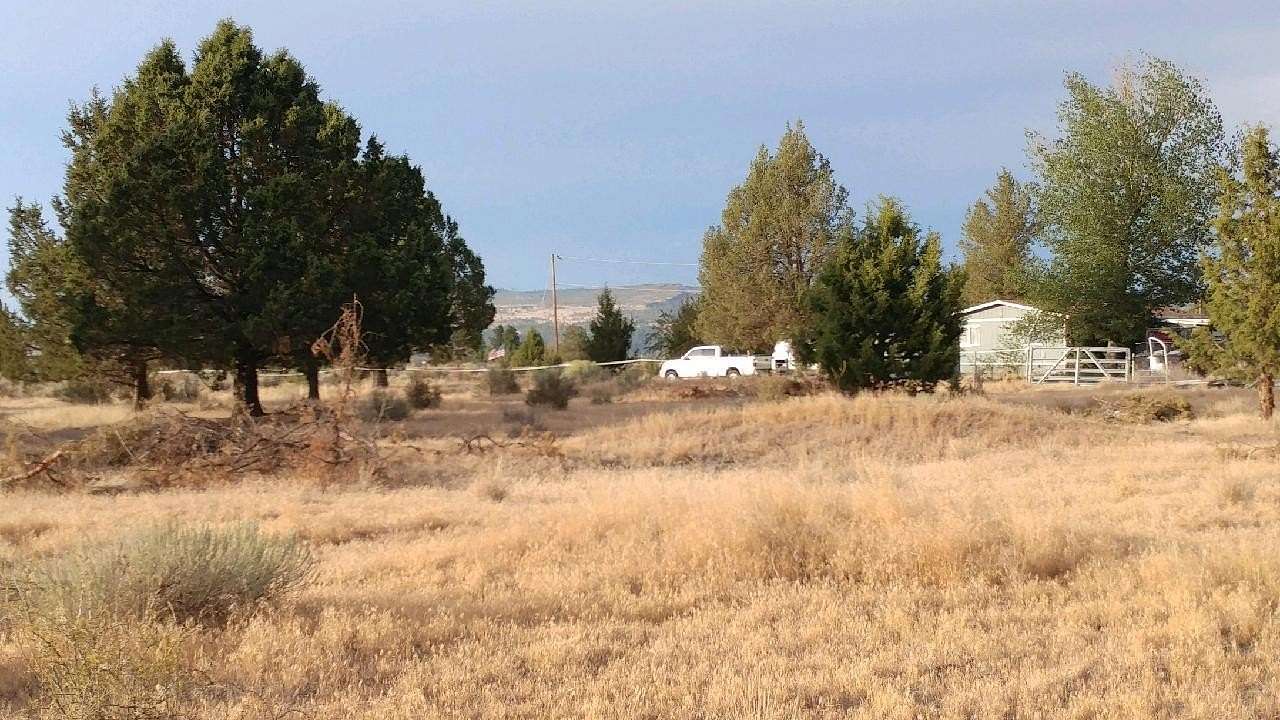 9 Acres of Land with Home for Sale in Chiloquin, Oregon