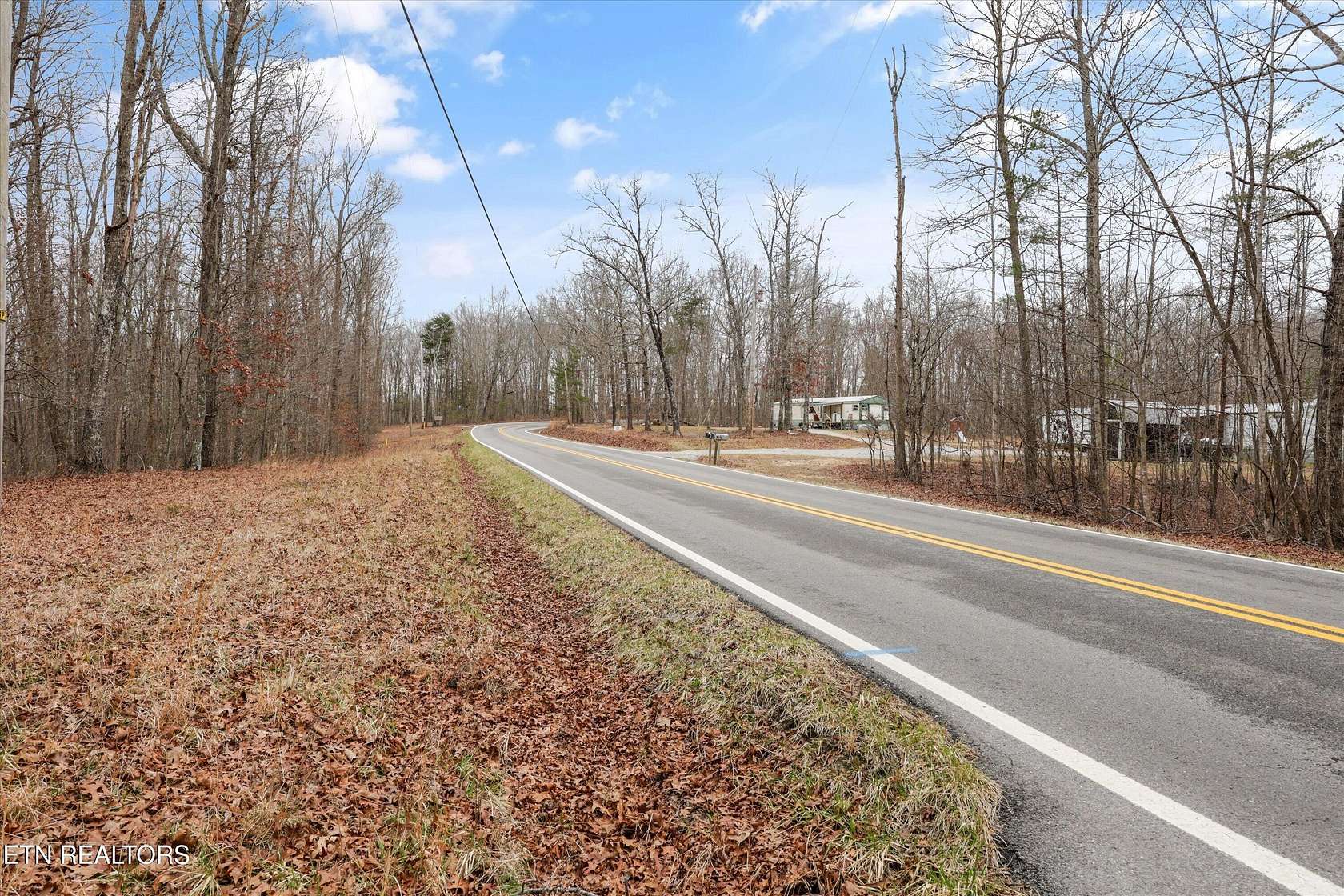 5 Acres of Land for Sale in Deer Lodge, Tennessee