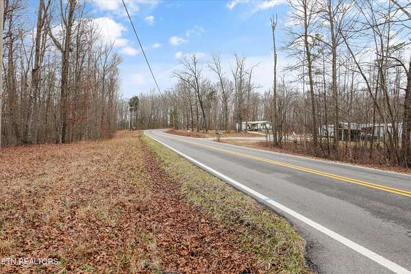 5 Acres of Land for Sale in Deer Lodge, Tennessee