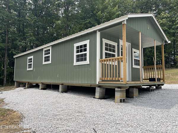 5 Acres of Land for Sale in Deer Lodge, Tennessee